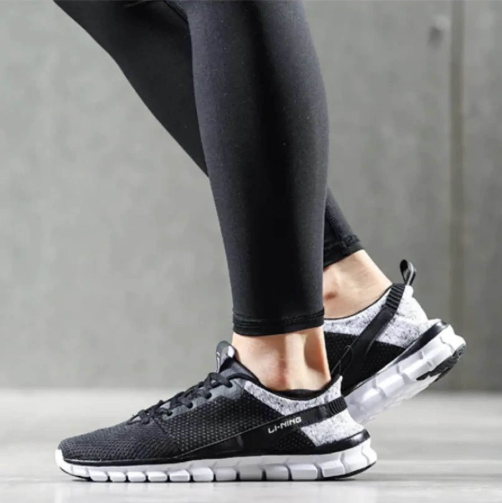 Women's Breathable Sport Light Sneakers